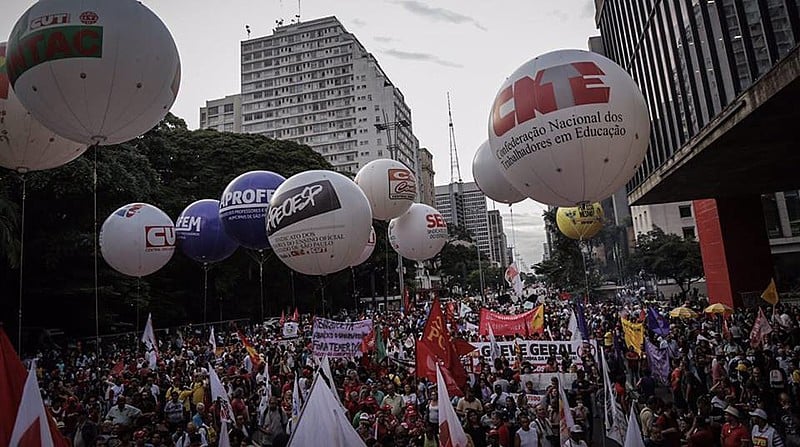 Ato desta segunda-feira (19) foi convocado pelas Frentes Brasil Popular e Povo Sem Medo
