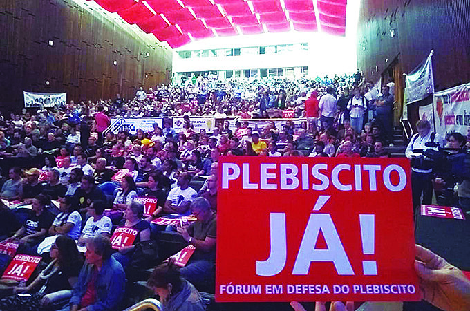 O Teatro Dante Barone da Assembleia Legislativa ficou lotado no dia 18 de março para o ato em defesa da manutenção do plebiscito