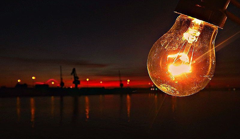 Privatizações colocam em risco acesso ao fornecimento de energia no país