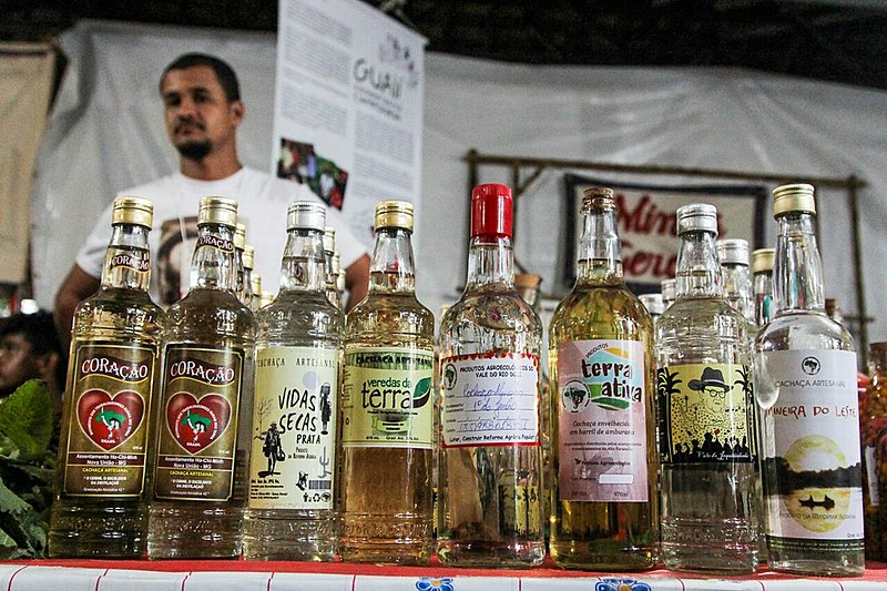 Espaço de Minas Gerais comercializa diversos tipos de cachaça