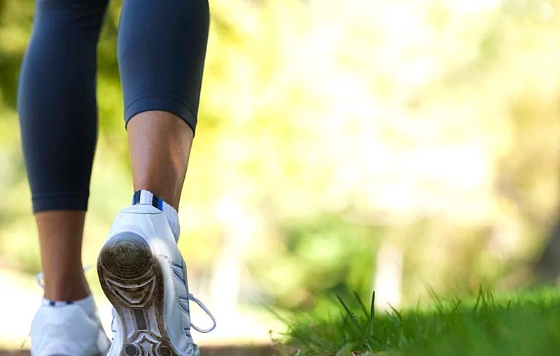 A caminhada traz benefícios para o corpo e para a mente