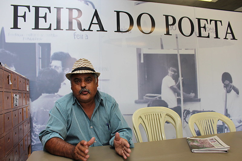 Luiz Carlos Brizola na Feira do Poeta, reaberta no Largo da Ordem