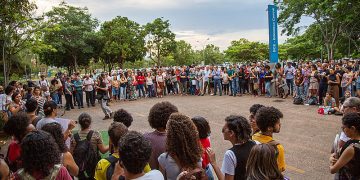 Protesto em frente à Biblioteca Central dos Estudantes (BCE), no campus principal da UnB, em Brasília (DF)
