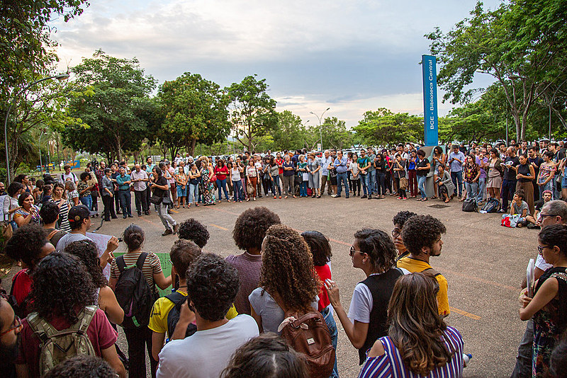 Protesto em frente à Biblioteca Central dos Estudantes (BCE), no campus principal da UnB, em Brasília (DF)