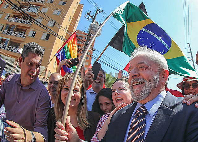 Lula en su visita a la ciudad de Curitiba para prestar declaraciones ante el juez Sergio Moro