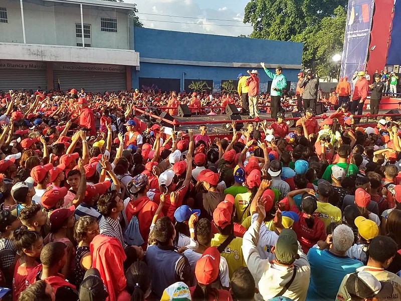 Candidato à reeleição, o presidente Nicolás Maduro realiza comício na cidade de Maracay, estado de Aragua