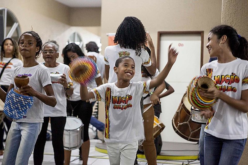 A Nação Mulambo tem como missão transformar vidas por meio da arte educação e da musica afro brasileira