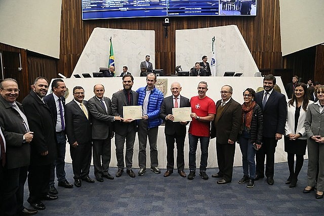 Texto foi assinado pelos deputados Evandro Araújo (PSC), Goura (PDT) e Marcio Pacheco (PDT), e pela deputada Cristina Silvestri (PPS).