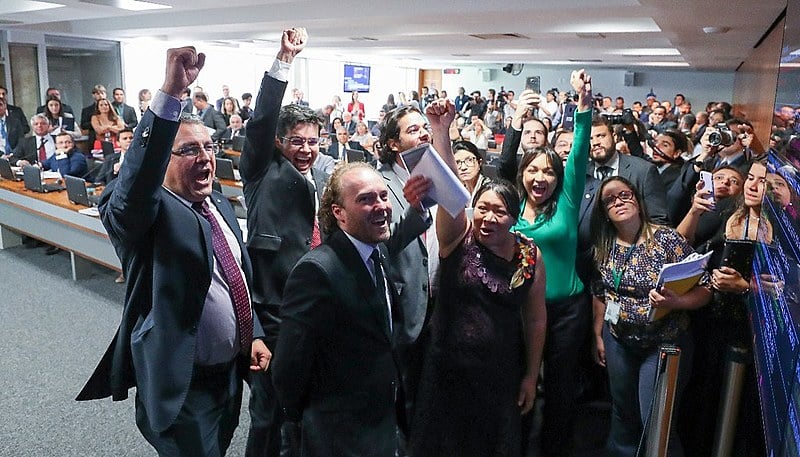 Deputados de oposição comemoram alterações no texto da MP870