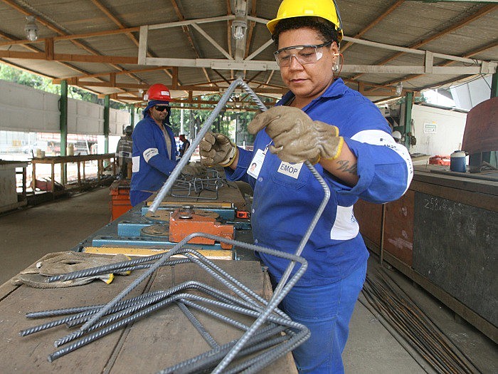 Mesmo em momentos em que a economia estava melhor, a desigualdade de salários se manteve