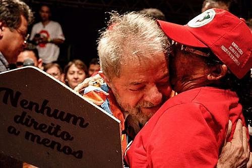 Lula da Silva y Maria Lima, una de las fundadoras del MST, durante la Caravana de Lula por la región nordeste de Brasil