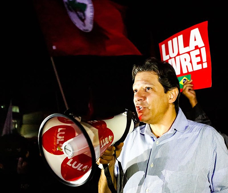 Haddad fala à militância da Vigília Lula Livre