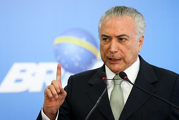 Os golpistas justificam que, para sairmos da crise econômica, o remédio é o ajuste fiscal