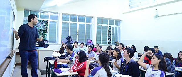 Professores de escolas públicas  poderão sofrer terceirização e ter salários rebaixados ainda mais
