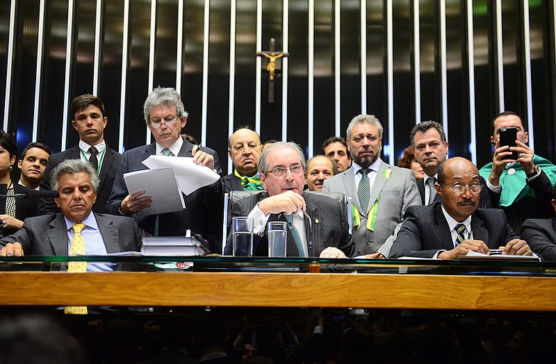 "Que Deus tenha misericórdia desta Nação', disse Cunha durante ao votar a favor da instauração do processo de impeachment