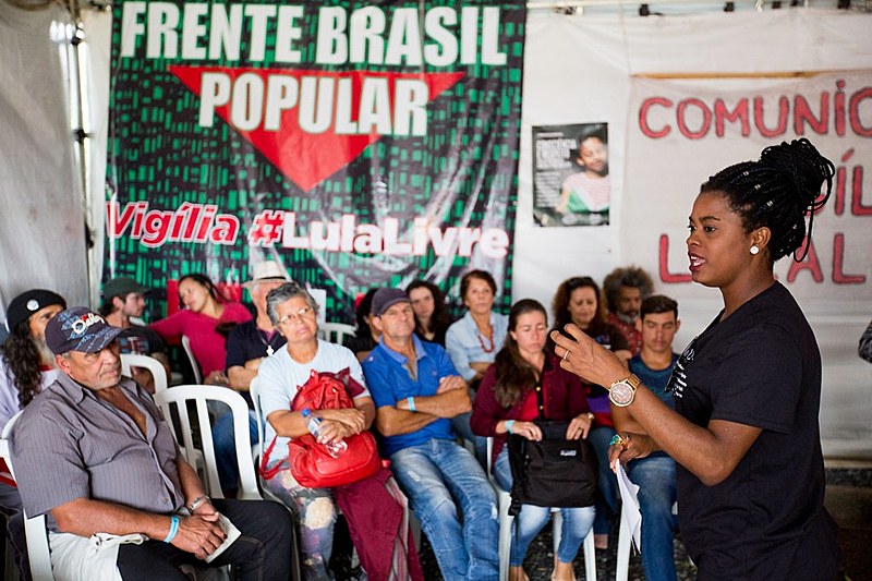 Dartora afirma que é preciso que "as pessoas brancas reconheçam seus privilégios e abram mão deles”