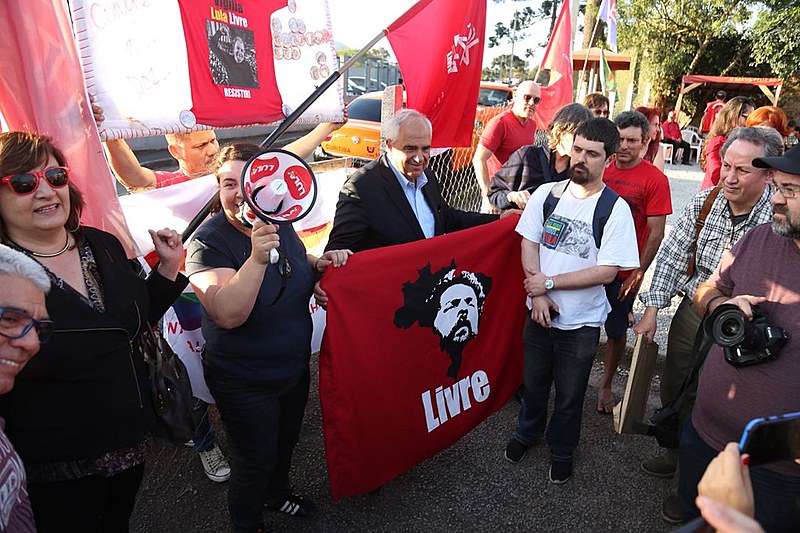 Ernesto Samper, ex-presidente da Colômbia, denuncia prisão política de Lula após visita ao ex-presidente