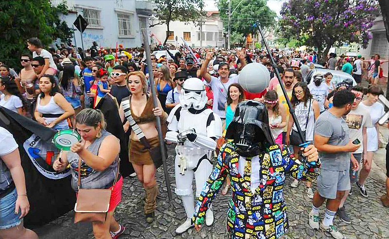 Os fãs dos filmes Star Wars organizaram um bloco caricato em terras mineiras