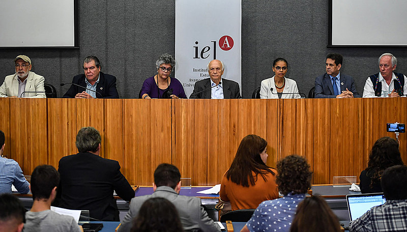 No encontro na Universidade de São Paulo (USP), os ex-ministros lançaram uma carta em que revelam preocupações com a área