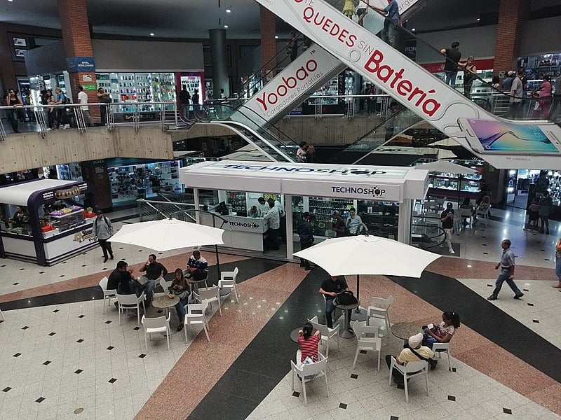 Lojas de produtos importados aumentam depois de plano econômico e liberação do dólar do comércio