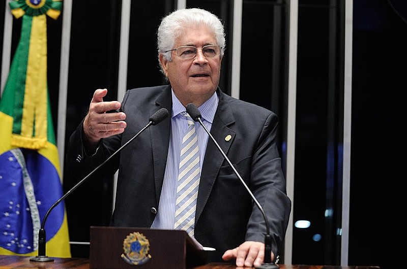 O senador Roberto Requião (PMDB-PR) defende projeto de Lei que acaba com privilégios que existem desde o império.