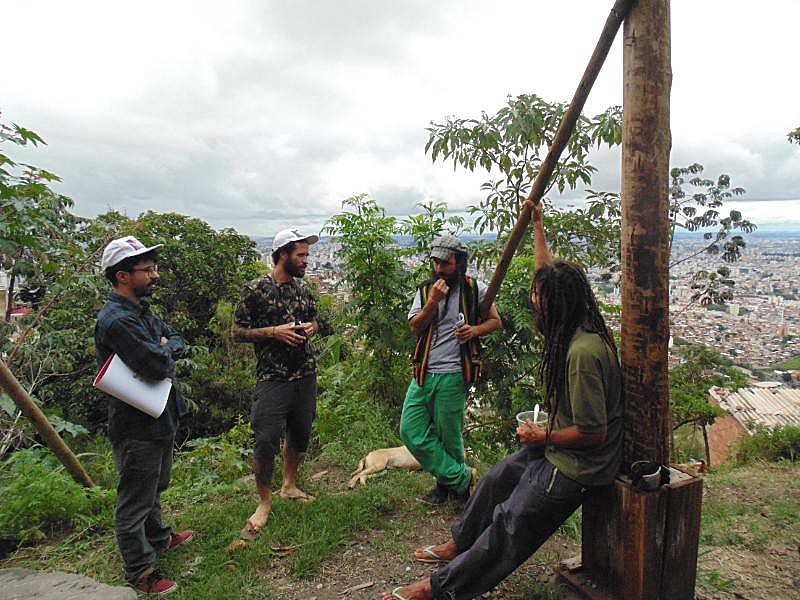 Coletivo Roots Ativa trabalha na recuperação de uma área degrada no Aglomerado da Serra, a maior favela da capital mineira