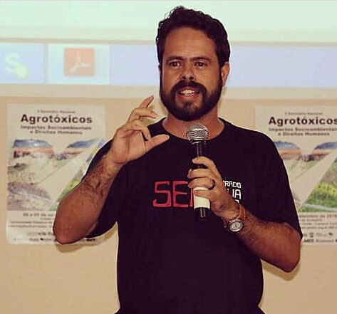 "A luta contra os agrotóxicos não é uma luta do campo. É uma luta do conjunto da sociedade", afirma.
