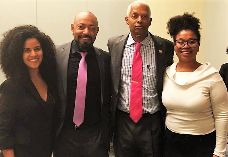 Da esquerda para a direita: Juliana Goes, Douglas Belchior, Hank Johnson e Sara Branco em Washington