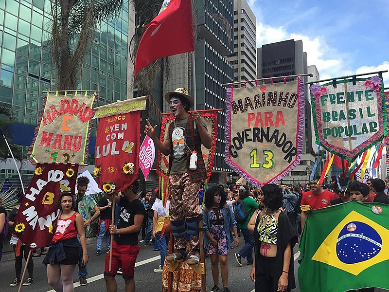Os shows e apresentações artísticas na principal avenida de São Paulo são um convite à reflexão sobre o golpe