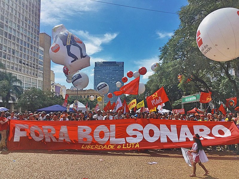 Trabalhadores se reúnem para os atos do 1º de Maio, no Vale do Anhangabaú, em São Paulo (SP).
