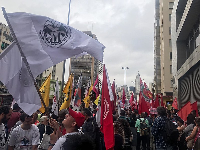 Movimentos, que partiram de três pontos distintos, se encontraram às 11h na sede do Ministério da Fazenda em São Paulo