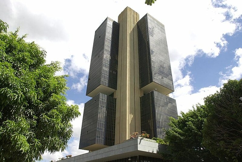 Segundo Banco Central, lucro foi puxado pela redução de despesas administrativas e de recursos reservados para cobrir calotes de clientes