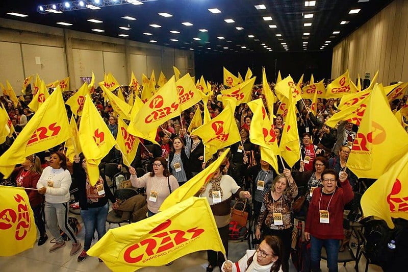 Mais de 1,5 mil educadores participaram do encontro que debateu o momento da luta sindical e a resistência a defesa da educação pública