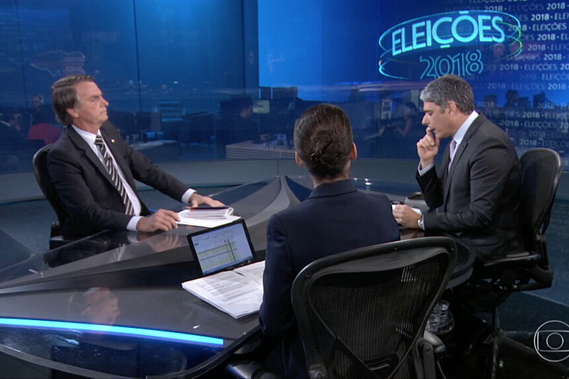 Durante 23 minutos da live, com os ânimos visivelmente alterados, Bolsonaro ofendeu a emissora