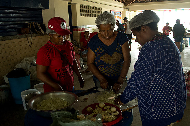 A alimentação é uma das mais importantes e a estrutura da marcha tem uma dinâmica bem organizada para isso