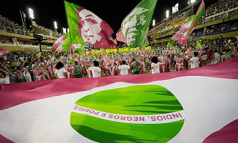 Sambas da Mangueira vem assumindo o compromisso com questões sociais e populares do país