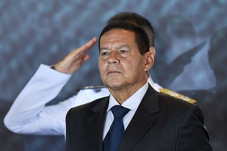 "Mas não é permitido pensar em qualquer mansidão do novo animal na floresta", afirma o colunista