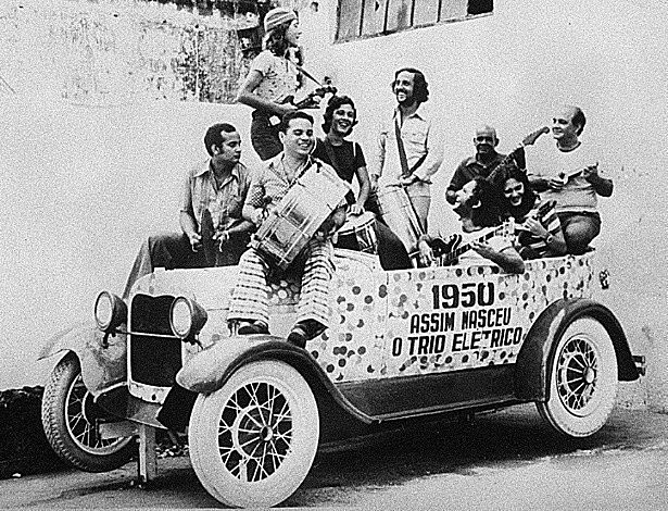 A Fobica criada e decorada por Dodô e Osmar foi o primeiro trio elétrico, criado em 1951.