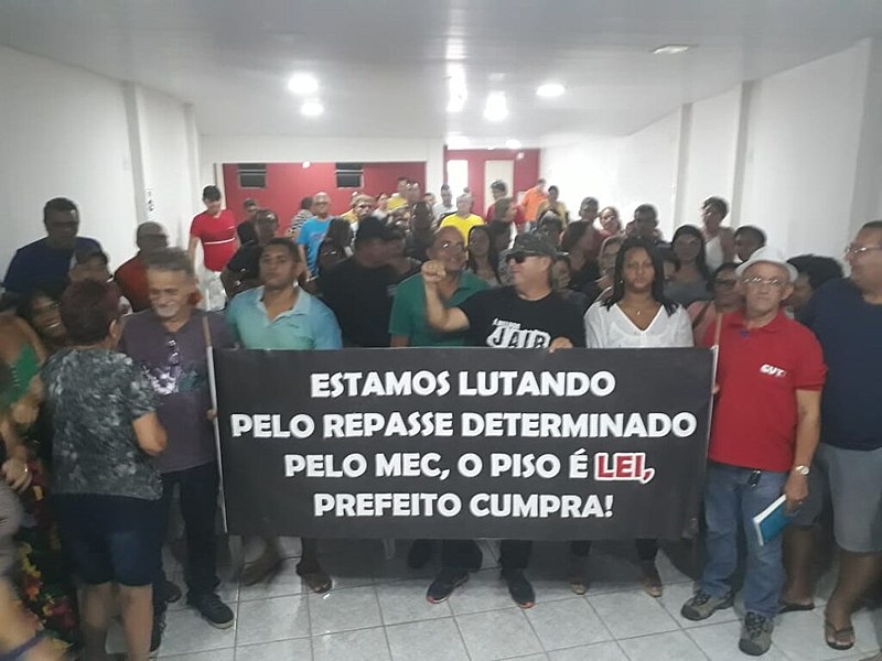 Funcionários cobram posição do prefeito de Santa Rita, Emerson Panta (PSDB)