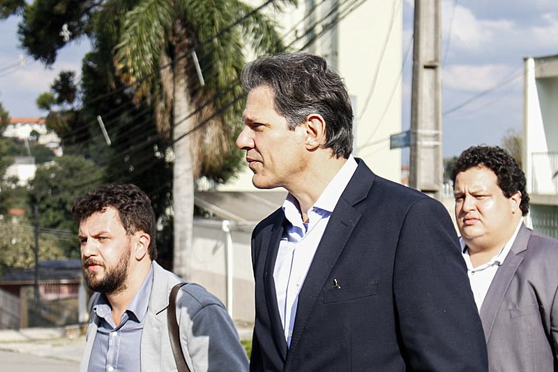 Fernando Haddad visita o ex-presidente Luiz Inácio Lula da Silva, nesta terça-feira (11), na condição de advogado.