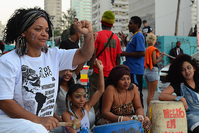 Registro da Marcha das Mulheres Negras contra o racismo, o machismo, o genocídio e a lesbofobia, em São Paulo, em 2016