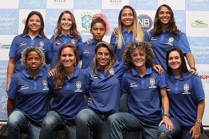 Além das 10 atletas, há uma comissão técnica de quatro membros, liderados por Fabrício Santos