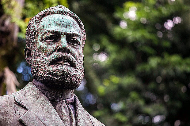 Busto de Luiz Gama, no Largo do Arouche, em São Paulo (SP)