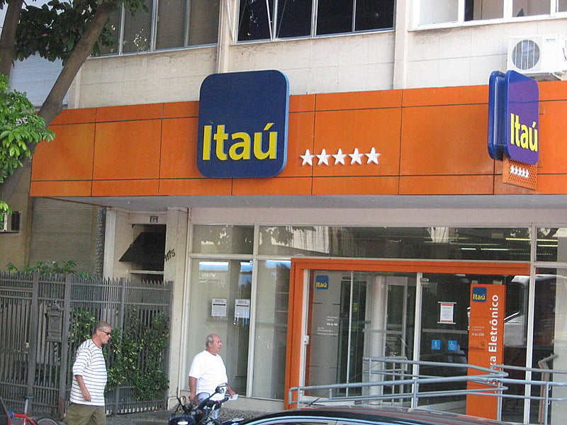 O gerente, que teve sua identidade preservada, contou que já havia sido repreendido em tom homofóbico em algumas ocasiões