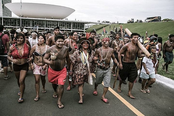 Marcha até o Congresso Nacional durante o Acampamento Terra Livre em 2013