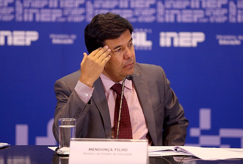 Ministro da Educação, Mendonça Filho, acusa professor de “proselitismo político e ideológico” e recebe crítica de diversos docentes