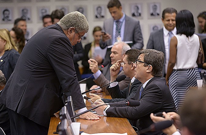 Governo precisa de 22 assinaturas para colocar PEC 227 na pauta do dia na CCJ