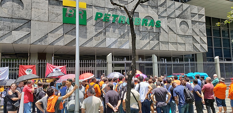 FUP REALIZA ATO EM APOIO À GREVE NA PETROBRAS