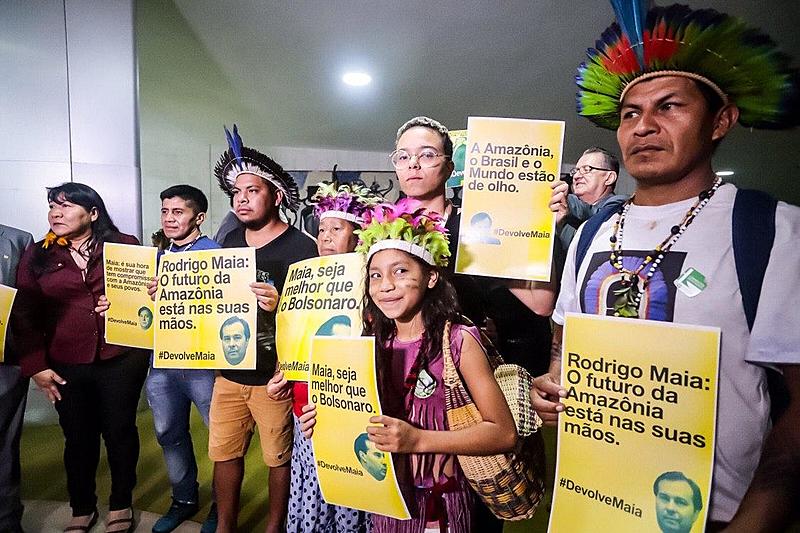 protesto indigena camara dos deputados