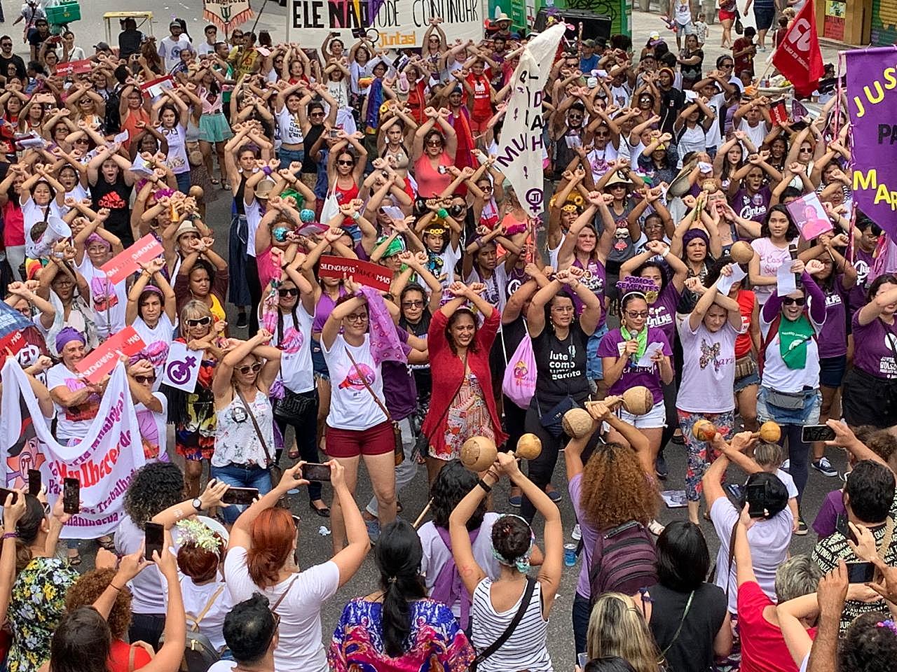 Ato em Belém (PA) encerrou com a performance "O estuprador és tu", inspirada na manifestação de mulheres no Chile em 2019